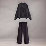 Woman relaxed set with high waist pants and zipped sweatshirt | Comfort and daily style