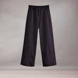 Woman relaxed set with high waist pants and zipped sweatshirt | Comfort and daily style