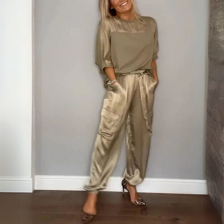 Tirenta - Ensemble deux pièces Mia en satin ample, avec haut à manches courtes et pantalon de jogging