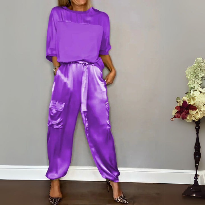 Tirenta - Ensemble deux pièces Mia en satin ample, avec haut à manches courtes et pantalon de jogging