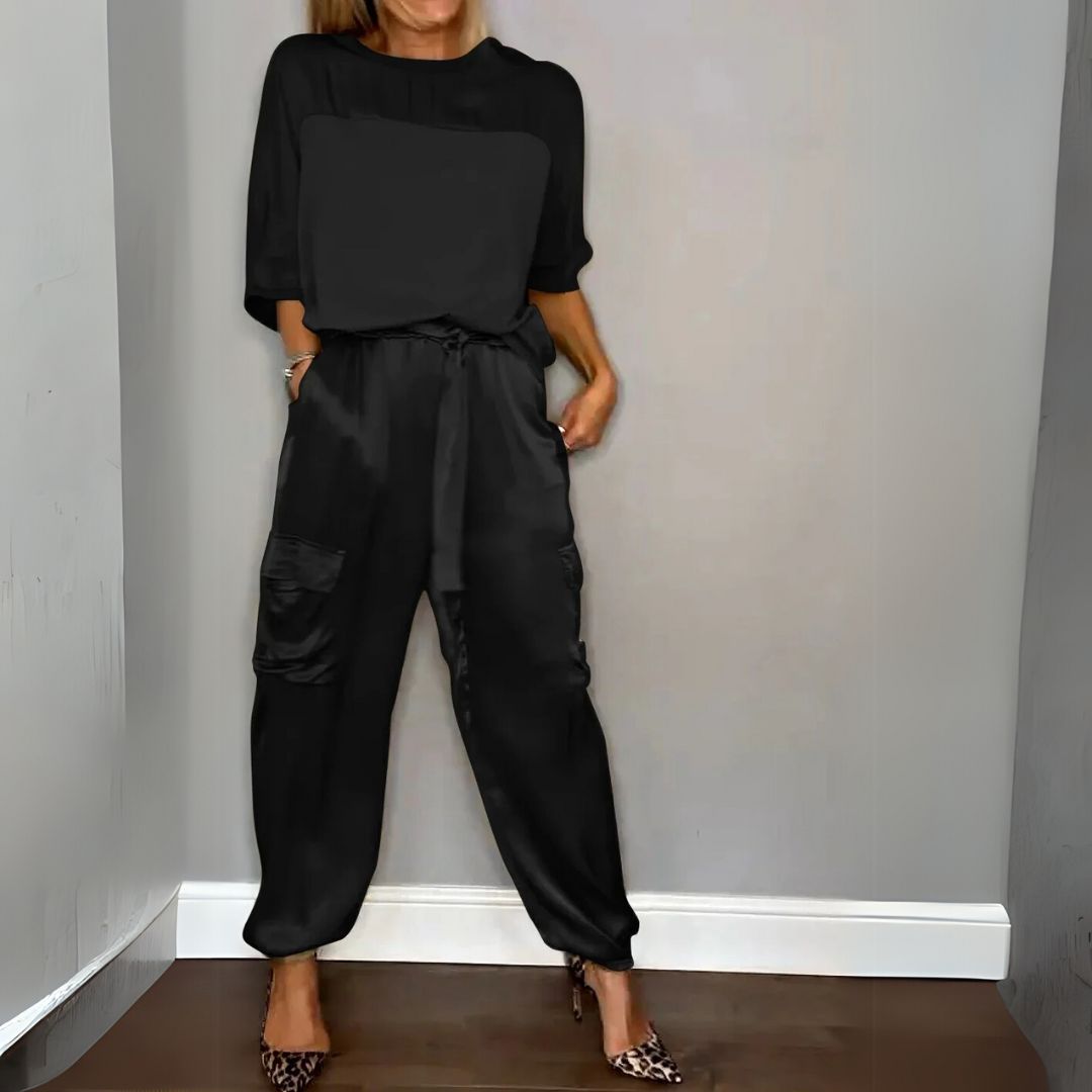 Tirenta - Ensemble deux pièces Mia en satin ample, avec haut à manches courtes et pantalon de jogging