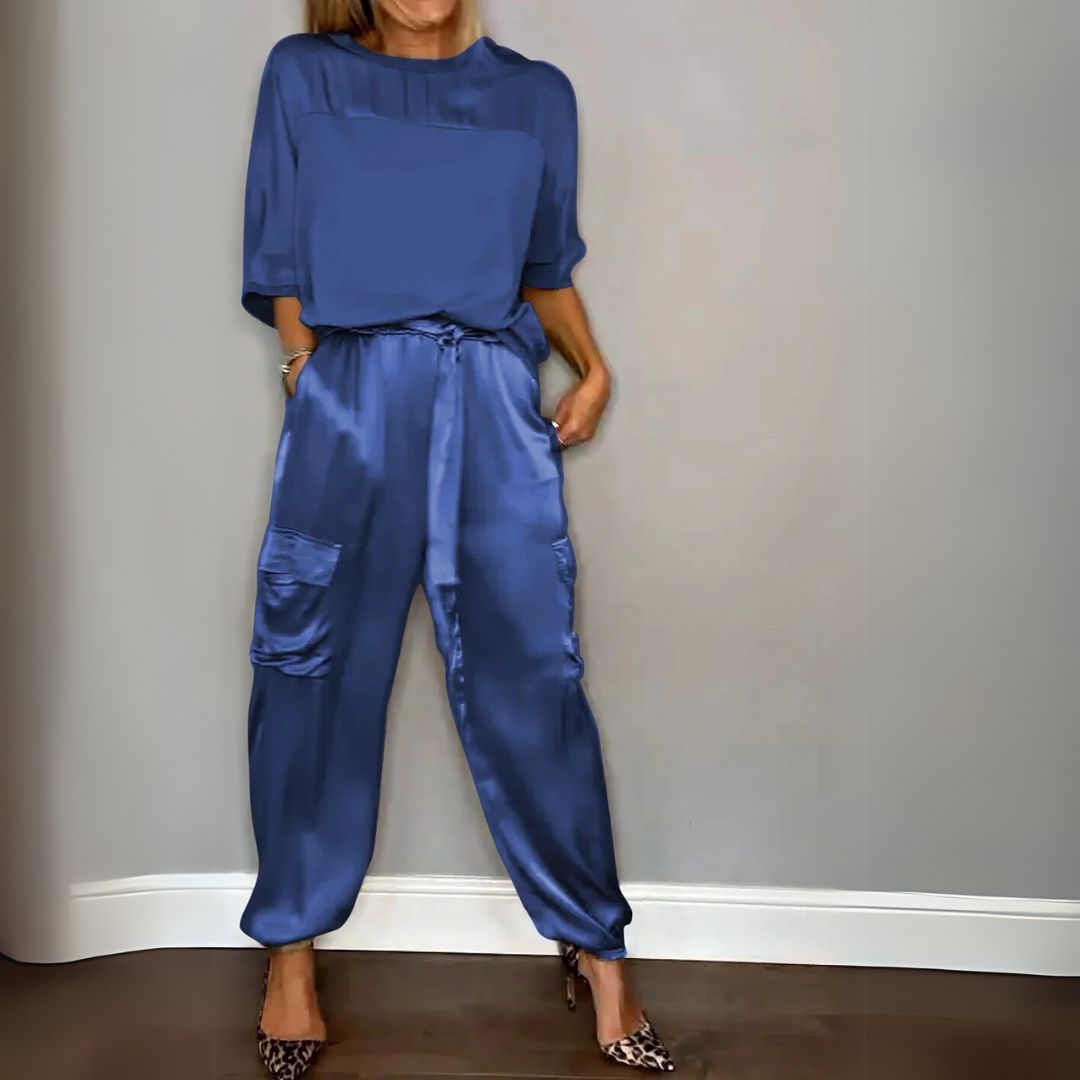 Tirenta - Ensemble deux pièces Mia en satin ample, avec haut à manches courtes et pantalon de jogging