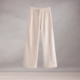 Woman relaxed set with high waist pants and zipped sweatshirt | Comfort and daily style