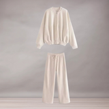 Woman relaxed set with high waist pants and zipped sweatshirt | Comfort and daily style