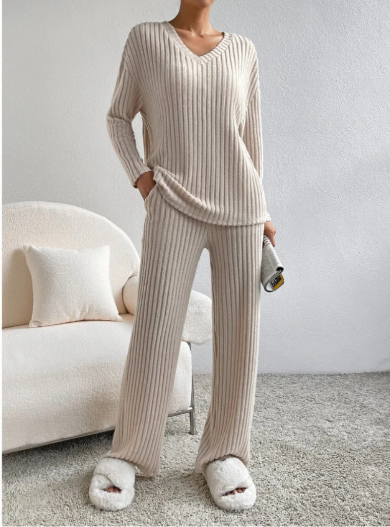 Ensemble deux pièces pour femme | Haut à col en V et pantalon à jambes larges