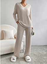 Ensemble deux pièces pour femme | Haut à col en V et pantalon à jambes larges