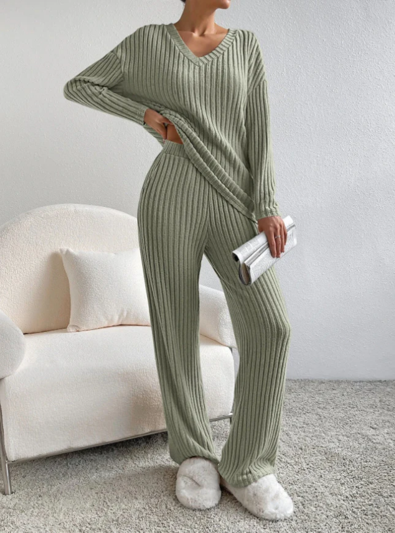 Ensemble deux pièces pour femme | Haut à col en V et pantalon à jambes larges