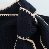 Sweter kobiet z węzłem kołnierza | Kontrastowane wykończenie